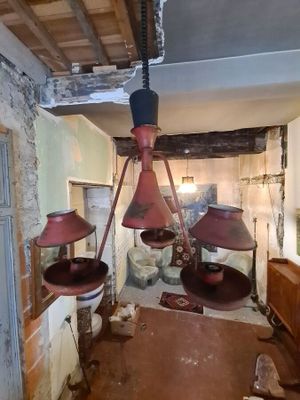 a picture of a room that has a bunch of lamps hanging from the ceiling