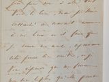 une feuille de papier sur laquelle on peut écrire, posée sur une table