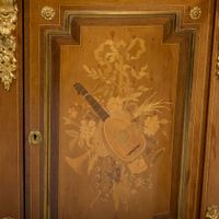 Paire d’encoignures à façade cintrée à décor marqueté de tro… (photo 4)