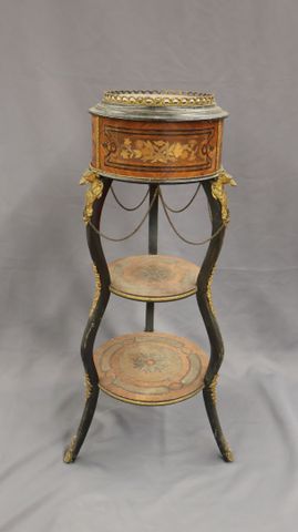 Jardinière circulaire Napoléon III en bois de placage à riche déc...