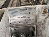 une pancarte sur le flanc d'un train sur laquelle on peut lire « torroos »