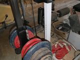 une photo d'un équipement de musculation installé dans un garage