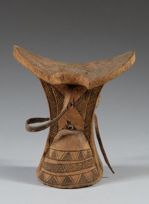 an image of a wooden stool with a cow ' s head on top of it