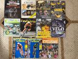 un grand nombre de livres posés sur le sol