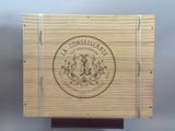 l'image d'une boîte en bois sur laquelle figure un logo