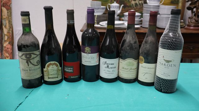 Lot comprenant 8 de vin rouge, 1 Omar KHAYYAM de 2003, 1 Chinon C...