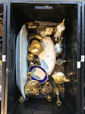 LOT DIVERS comprenant céramiques carafe et objets.