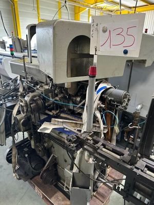 une image d'une machine dans une usine