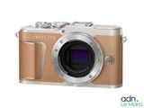 L'Olympus Pen est un appareil photo numérique compact doté d'un objectif intégré.