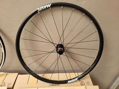 a bicycle wheel that is sitting on top of a box