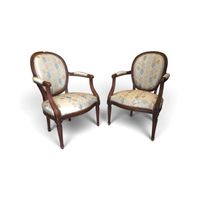 Paire de fauteuil cabriolet de style Louis XVI.