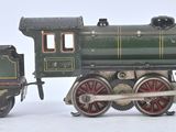 un petit train posé à côté d'un autre petit train