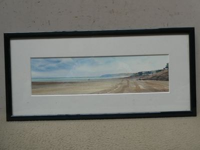 une photo d'une photo accrochée au mur