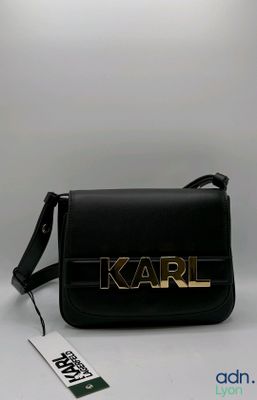 sac à main en cuir noir orné du logo « Karl » doré sur le devant