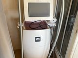 une machine qui se trouve dans le coin d'une pièce