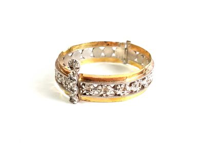 une image d'une bague en diamant sur fond blanc