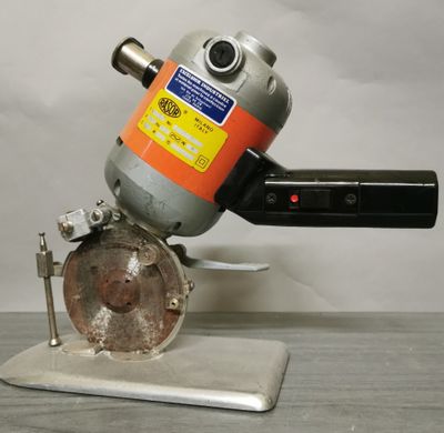 l'image d'une machine posée sur une table