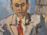 tableau représentant un homme en costume-cravate assis devant une bibliothèque
