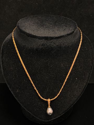 Collier en or 18 carats 750 millièmes (poids brut : 12,36gr) avec...