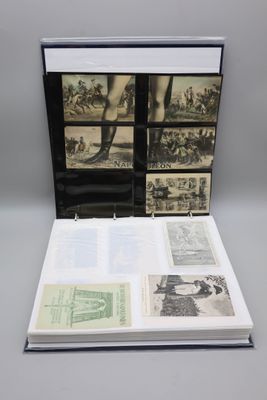 un livre ouvert avec des images de personnes et d'animaux