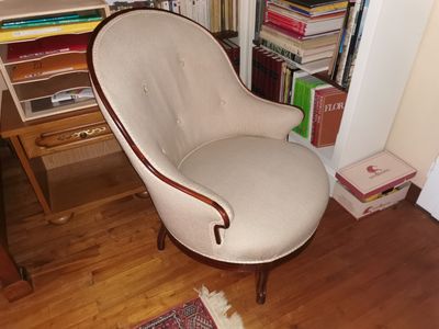 a chair that is sitting in front of a bookshelf