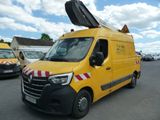 une camionnette jaune garée dans un parking