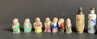 many small figurines that are lined up on a table