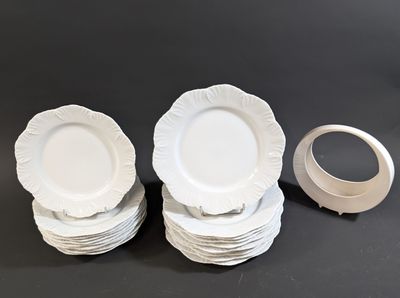 a lot of plates that are stacked on top of each other