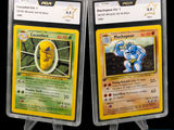 deux cartes Pokémon exposées sur un fond noir