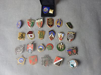 a lot of badges that are sitting on a table