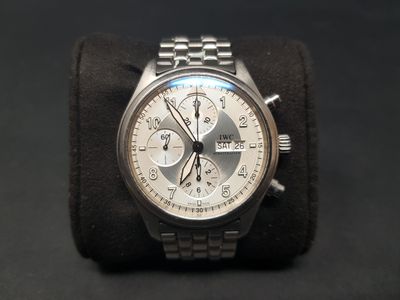a watch that is sitting on a watch band