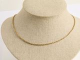 gros plan d'un collier sur un mannequin mannequin