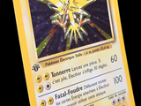 une carte Pokémon jaune sur laquelle figure l'image d'un Pokémon jaune