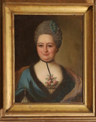 portrait d'une dame en robe bleue tenant un éventail