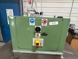 l'image d'une machine posée sur une table
