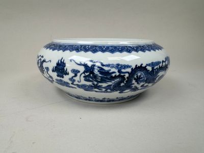 Bol chinois bleu et blanc orné d'un motif de dragon