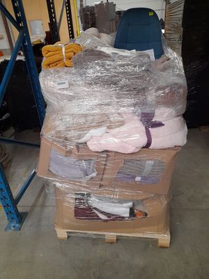 Lot DE Solderie Dont Nombreux Plaids + 2 Chaises (Prix Unita…