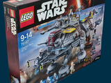 une boîte contenant des sets Lego Star Wars sur fond bleu
