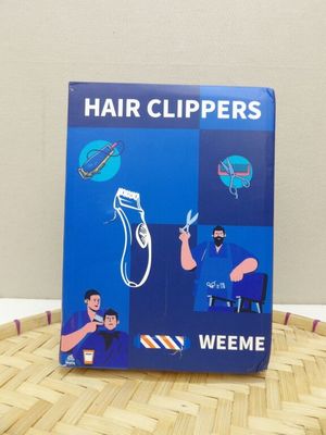 un livre sur les tondeuses à cheveux posé sur une table