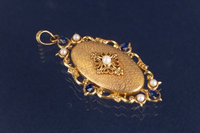 une image représentant un fer à cheveux en or orné d'une perle et de pierres bleues