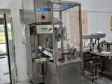 une image d'une machine à l'intérieur d'un bâtiment