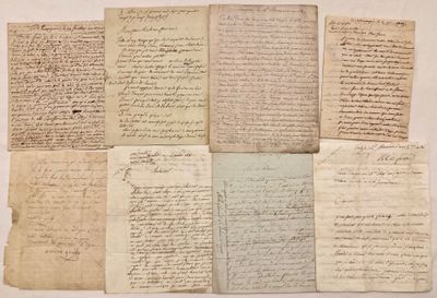 une collection de manuscrits anciens sur un fond blanc