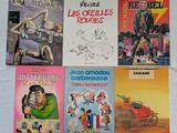 un grand nombre de livres posés sur une table