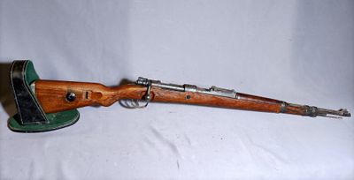 an old wooden rifle with a green muzzle and a black muzzle