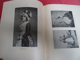 un livre ouvert avec des photos d'une femme en robe