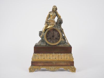 Pendule Restauration en bronze, à décor de jeune homme roman…