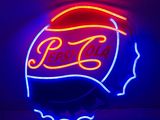 enseigne lumineuse « Pepsi Cola » accrochée au mur d'une pièce sombre