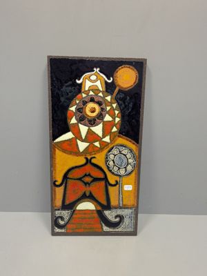une photo d'une photo représentant un clown avec une horloge