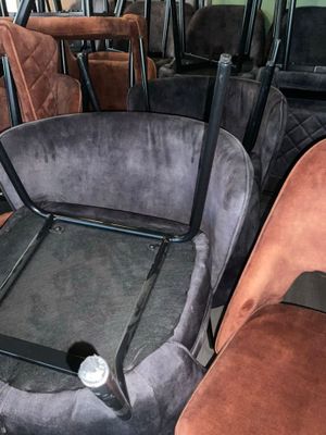 le nombre de chaises qui sont assises ensemble dans une pièce