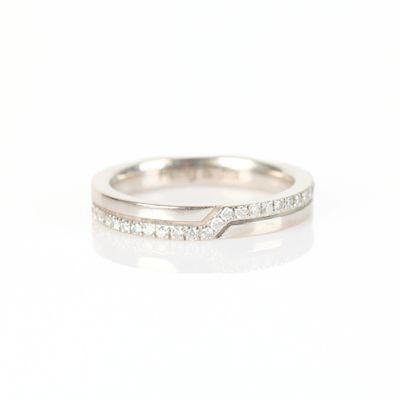 De Beers Alliance en or gris (750‰) avec un pavage de diaman…